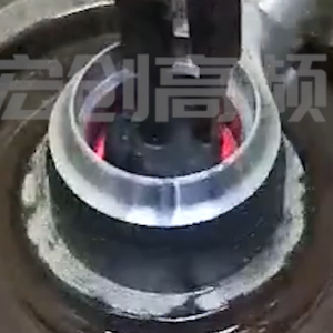 感應(yīng)淬火設(shè)備在對(duì)鋼鐵件進(jìn)行淬火回火的過程中，需要注意哪些方面？